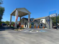 Cedar Creek Inn Hotels in Burnet