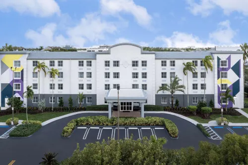 Spark by Hilton Miami Doral - Parking