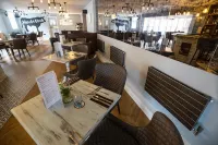 Hardwick Arms Hotel - parking