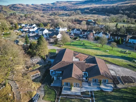 Suite 5 - Sleeping Giant Hotel - PEN Y CAE Inn Отели в г. Cwm-twrch Isaf