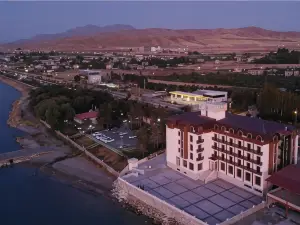 Ramada by Wyndham Van