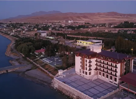 Ramada by Wyndham Van Отели в г. Эдремит