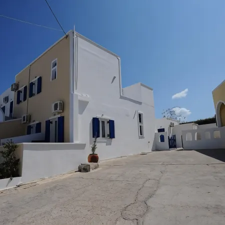 Villa Kavallaris & Apartments Отели рядом с достопримечательностью «Черный пляж»