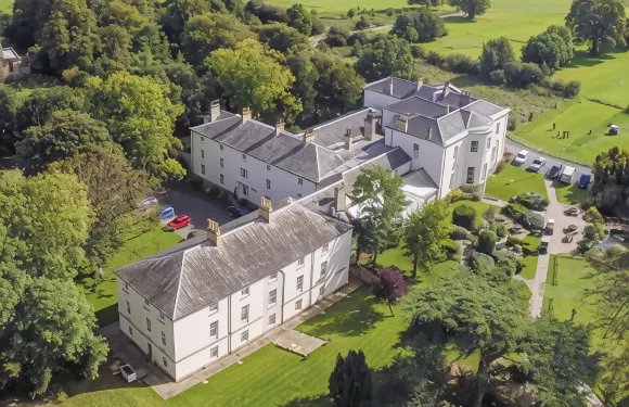 歐斯敦霍爾酒店