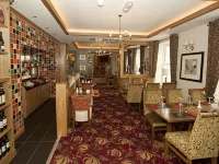The Fountain Inn Hotels in Mawr