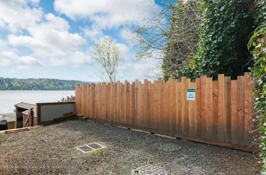 Waterfront Studio Apartment. Perfect for work or play.