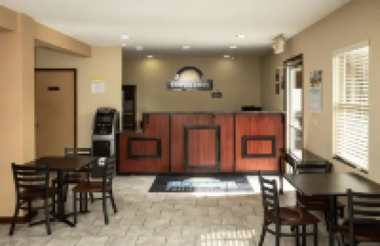 Days Inn by Wyndham Fairmont