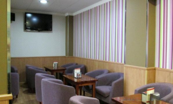 Hostal Banderas - Housity