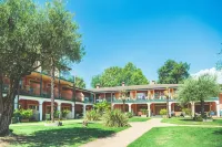 Club del Sole Desenzano Lake Village Hotel dekat Desenzano del Garda
