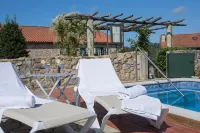Casa do Cruceiro Hotels in Teo