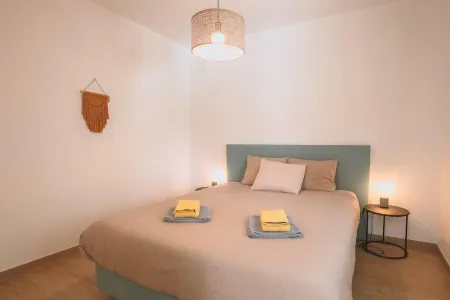 Guesthouse Beach Break Отели рядом с достопримечательностью «PenichePraia - Bungalows, Campers and SPA»