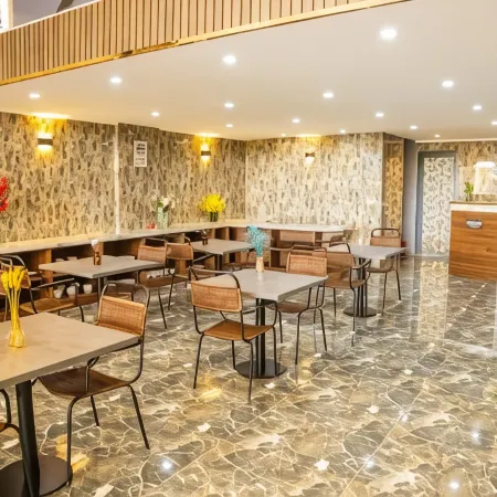 La Mia Lakeview Hotel