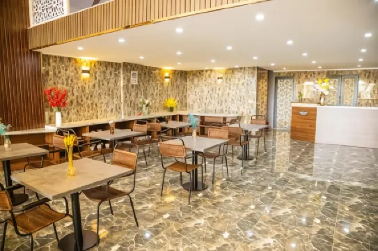 La Mia Lakeview Hotel