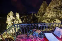 Caldera Cave Hotel & Restaurant