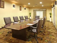 Holiday Inn Express & Suites Marshall