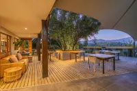 Hog Hollow Country Lodge Hotels in South Cape DC