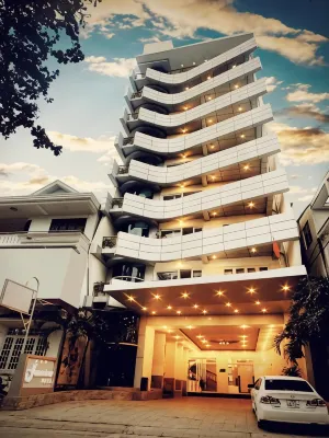 โรงแรม โคเซียนา ฮิว - สระว่ายน้ำบนดาดฟ้า