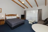 Edelweiss Motel Hotels in Opua