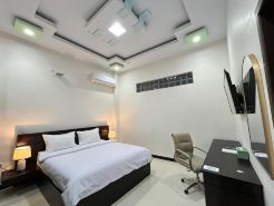 DJ Hotel