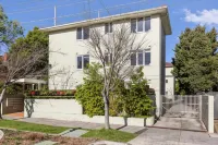 Windsor Apartments by Urban Rest