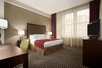 Embassy Suites by Hilton St. Louis Downtown Các khách sạn gần Saint Louis University School for Professional Studies