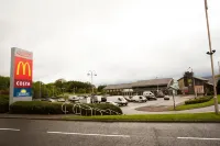 Days Inn by Wyndham Lockerbie Annandale Water - parkir