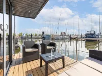 Houseboat in Volendam Marina Hotels in Volendam