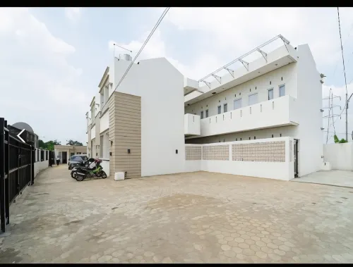 Macan Kumbang Residence - Guest houses