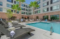 DoubleTree by Hilton Charleston Riverview - Pools