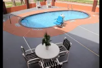Texas Inn & Suites McAllen at la Plaza Mall and Airport - Kolam Renang