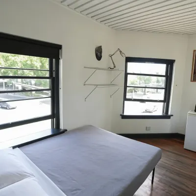 Ocean Island Inn | Backpackers | Suites Hotels near Crystal Pool