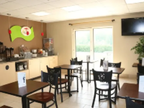 Super 8 by Wyndham Plattsburgh Các khách sạn ở Plattsburgh