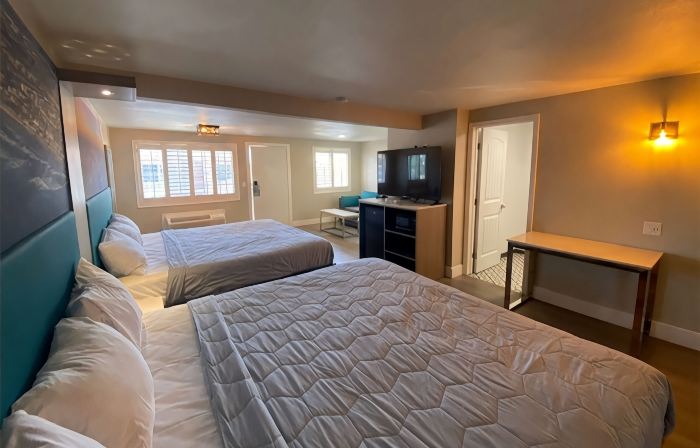 Super 8 by Wyndham Oceanside Downtown