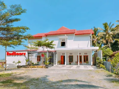 RedDoorz at Omah Candi Sari Near Airport Yia Các khách sạn ở Karangwuluh