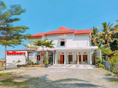 RedDoorz at Omah Candi Sari Near Airport Yia Отели в г. Temon
