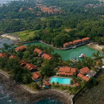 Villa Marina Anyer Отели рядом с достопримечательностью «Пляж Anyer»