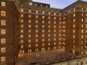 Hotel Fort des Moines, Curio Collection by Hilton