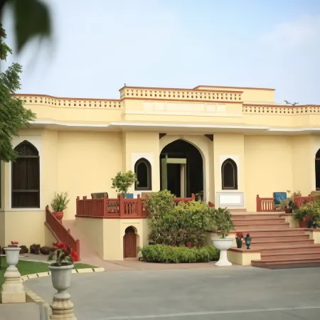 SMS Hotel Отели рядом с достопримечательностью «Бапу Базар»