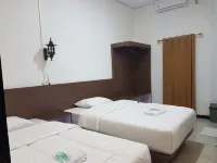 Makarim Guest House Syariah Hotels in Baru