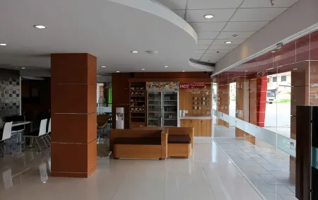 Citihub Hotel @Abepura Отели в г. Wai Mhorock