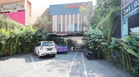 Sunrise Hotel Jombor Jogja - parking
