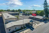 Econo Lodge Woodland Near I-5 - piscine