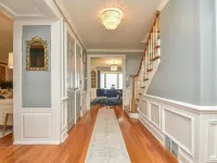 Large Family Lakehouse on the Coast with Stunning Water Views Hotels in Ashtabula