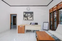 Griya Asri Guest House RedPartner - 2-Star