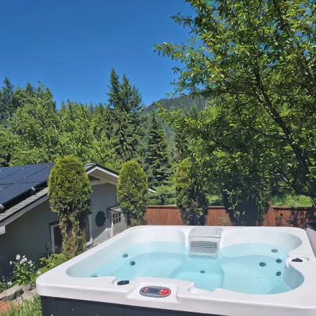 Backyard Guesthouse near Nelson w/ Hot Tub