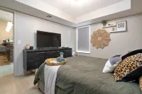 Ivy's Charming 2 Bedroom 2 Bath with Jetted Tub