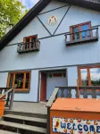 Peaceful Updated Ski Chalet across the street from Ski Brule Mountain -LEFT Side - Hytter