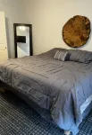 3-bedrooms, 2 bathrooms upstairs cabin in charming French Lick with AC