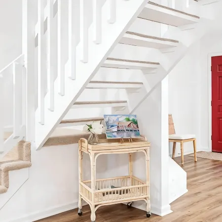 Entire townhouse- 10mins to beaches or downtown