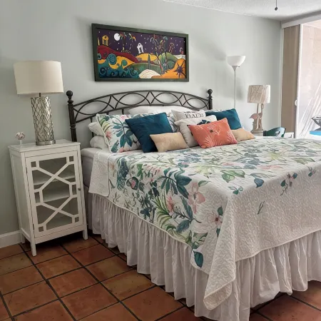 Beautiful Updated Siesta Key Condo,  Pool,  Beach, Fishing Pier in Sandy Cove 3